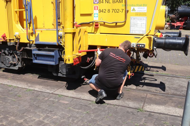 BAM Stopmachine met het fabrieksnummer 1214 en het UIC-nummer 99 84 942 8 702-7.